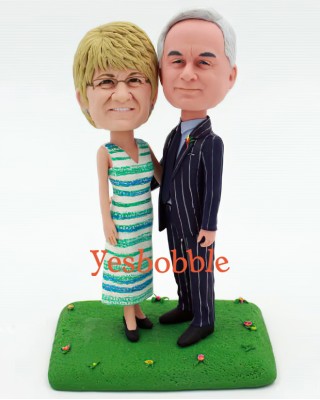 Forever Love Couple Arm In Arm Bobblehead