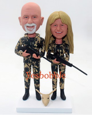 Hunting Couple Bobblehead In Camo Gear With Guns